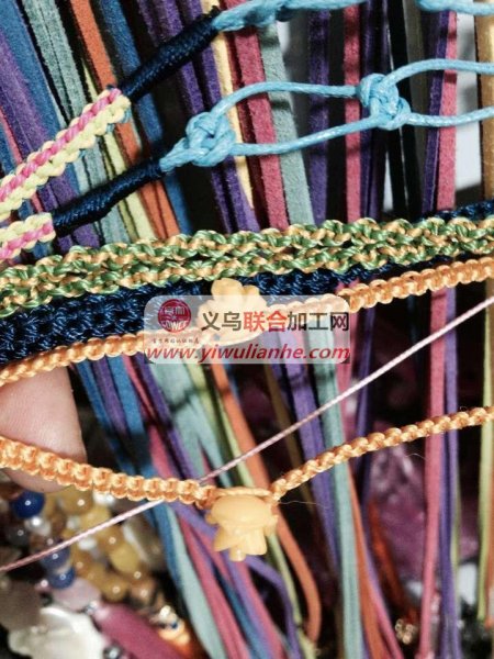 如图编绳子的手工活外发加工,寻找编绳加工厂(看图),有会编织的