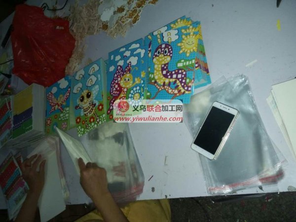 我厂有大量包装的手工活外发加工【如图,找包装的加工厂,请联系,量