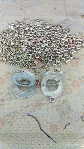 大量简单上螺丝手工活外发加工,如图