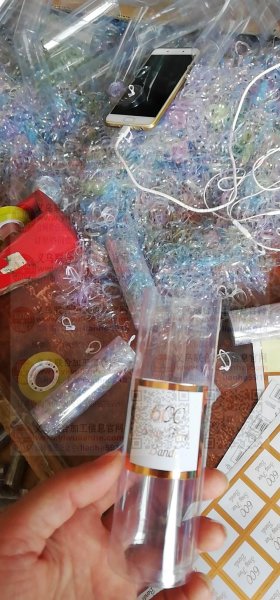 一万盒如图贴标装皮筋手工活外发