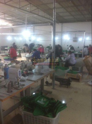 【义乌市清鹏箱包厂】义乌箱包加工厂专业生产书包,购物袋,冰包