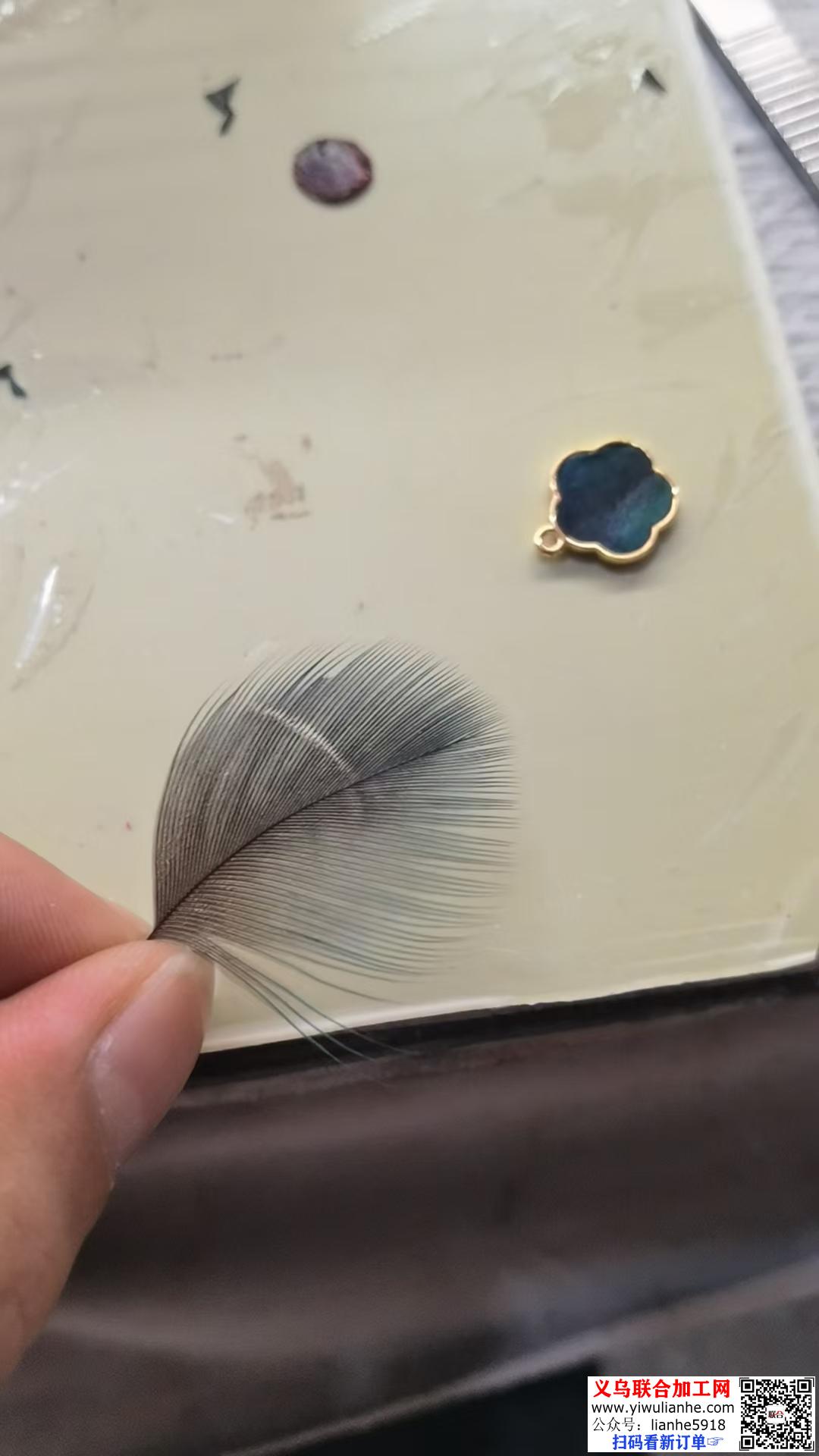 饰品上的非遗手工【孔雀毛仿点翠】(现代环保版非遗工艺)