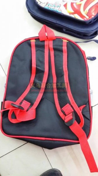 国际商贸城有36000笔袋和书包单子外发