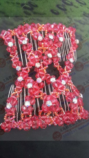 如图串珠子编织的手工活外发加工